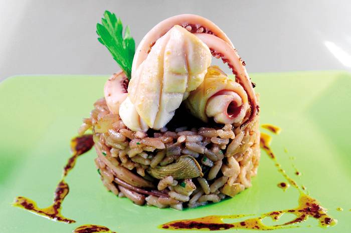 Risotto de calamar con vino tinto